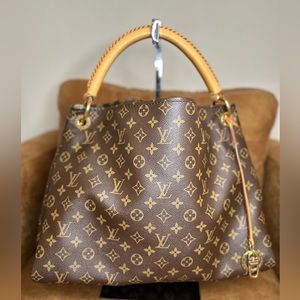 Louis Vuitton Artsy MM in Monogram